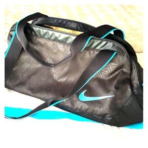 Like new Nike gym or travel bag!!